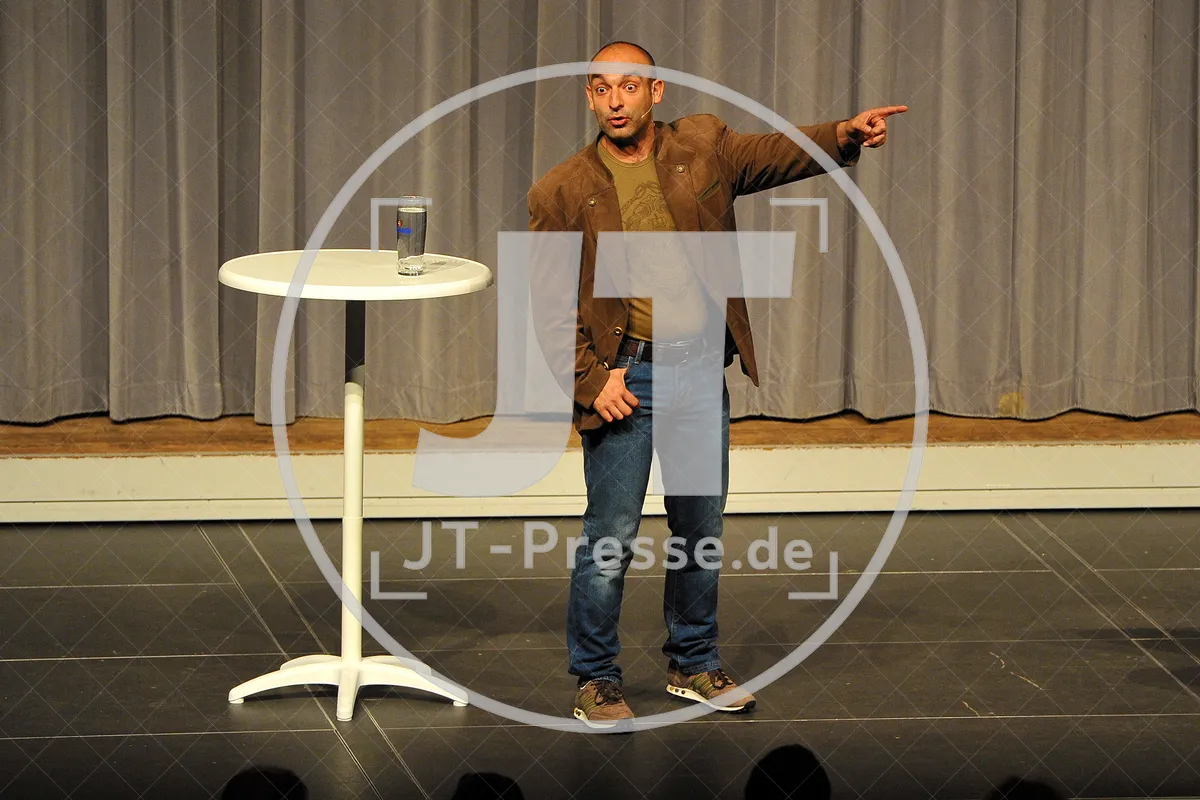 28.09.2014 - Django Asül - Paradigma