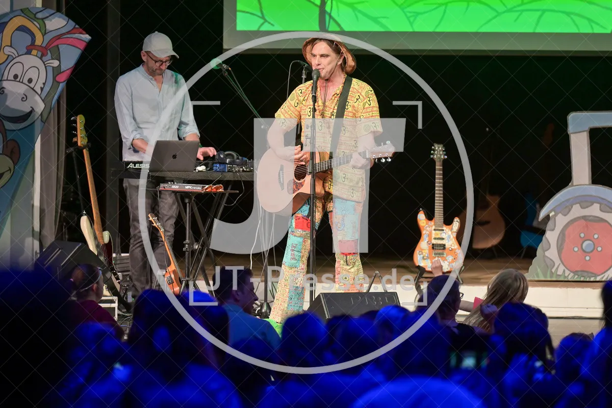 Happy Jungle Show - die kunterbunte Urwaldshow mit Rodscha und Tom am 13.04.2024 im Alten Stadttheater in Eichstätt.