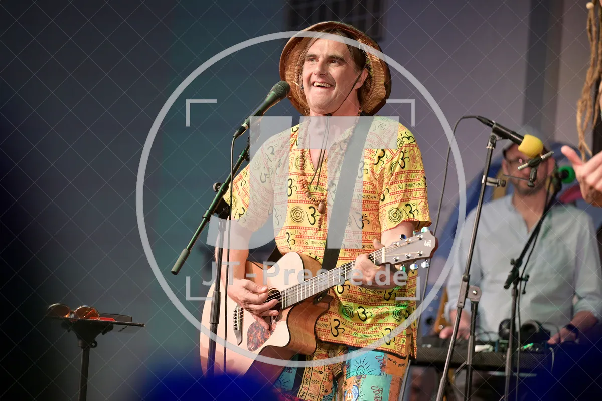Happy Jungle Show - die kunterbunte Urwaldshow mit Rodscha und Tom am 13.04.2024 im Alten Stadttheater in Eichstätt.