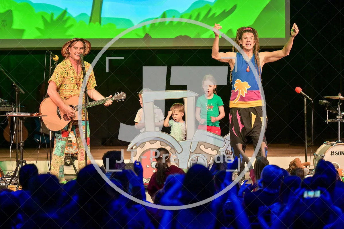 Happy Jungle Show - die kunterbunte Urwaldshow mit Rodscha und Tom am 13.04.2024 im Alten Stadttheater in Eichstätt.