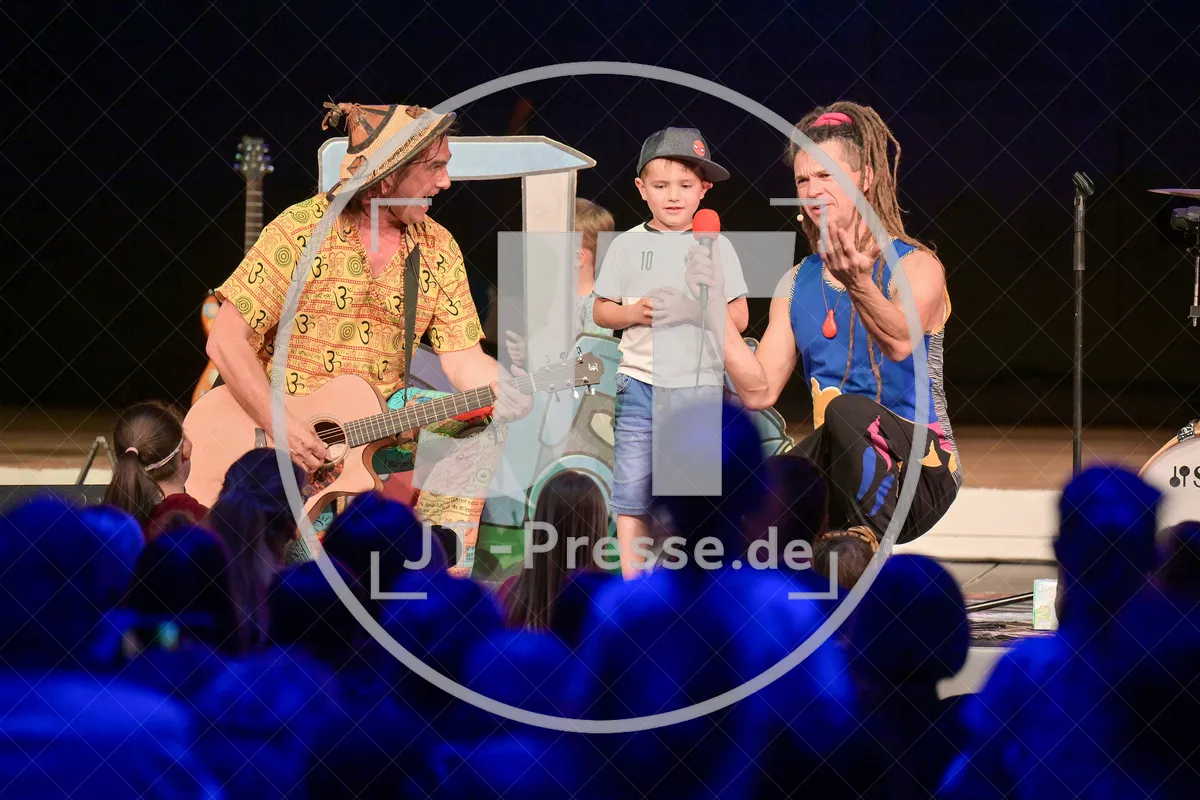 Happy Jungle Show - die kunterbunte Urwaldshow mit Rodscha und Tom am 13.04.2024 im Alten Stadttheater in Eichstätt.