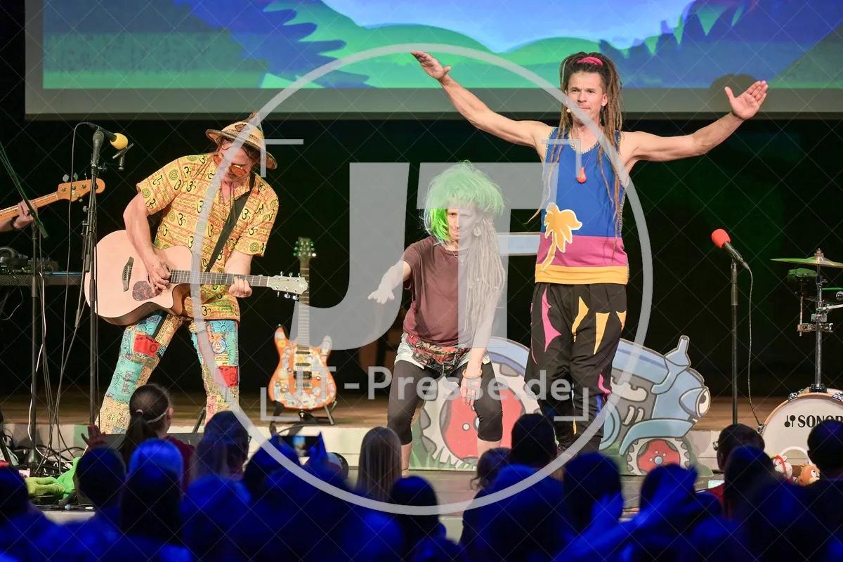 Happy Jungle Show - die kunterbunte Urwaldshow mit Rodscha und Tom am 13.04.2024 im Alten Stadttheater in Eichstätt.