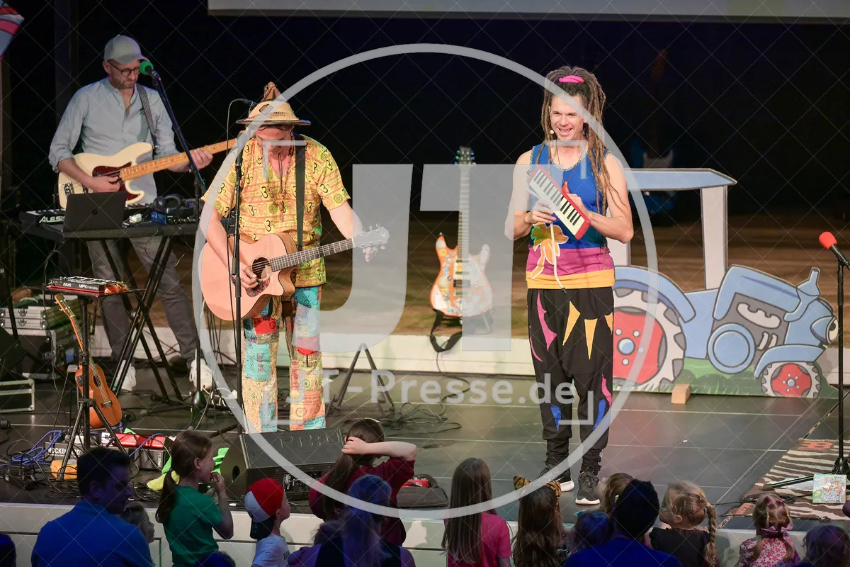 Happy Jungle Show - die kunterbunte Urwaldshow mit Rodscha und Tom am 13.04.2024 im Alten Stadttheater in Eichstätt.