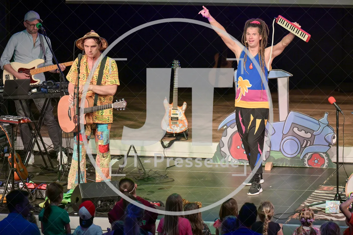 Happy Jungle Show - die kunterbunte Urwaldshow mit Rodscha und Tom am 13.04.2024 im Alten Stadttheater in Eichstätt.