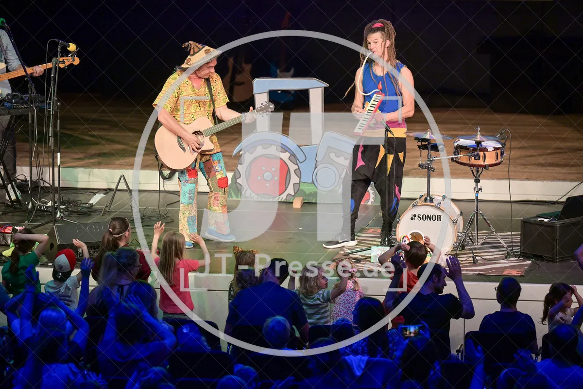 Happy Jungle Show - die kunterbunte Urwaldshow mit Rodscha und Tom am 13.04.2024 im Alten Stadttheater in Eichstätt.
