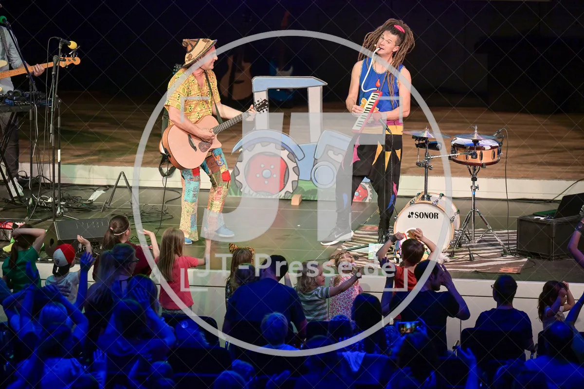 Happy Jungle Show - die kunterbunte Urwaldshow mit Rodscha und Tom am 13.04.2024 im Alten Stadttheater in Eichstätt.