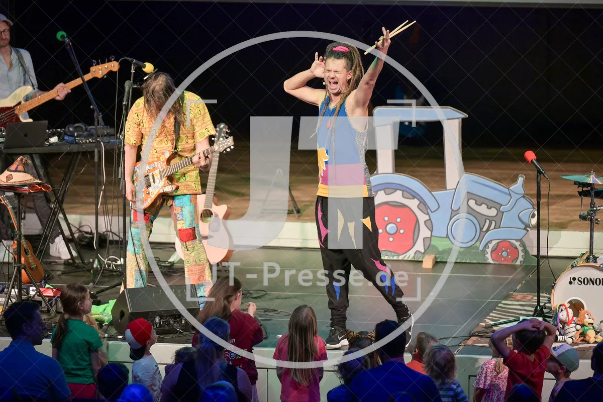 Happy Jungle Show - die kunterbunte Urwaldshow mit Rodscha und Tom am 13.04.2024 im Alten Stadttheater in Eichstätt.