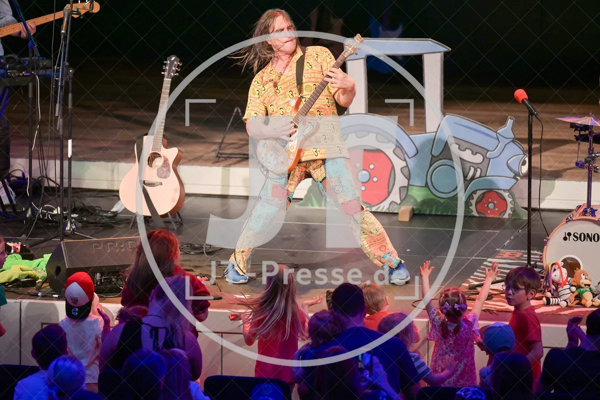 Happy Jungle Show - die kunterbunte Urwaldshow mit Rodscha und Tom am 13.04.2024 im Alten Stadttheater in Eichstätt.