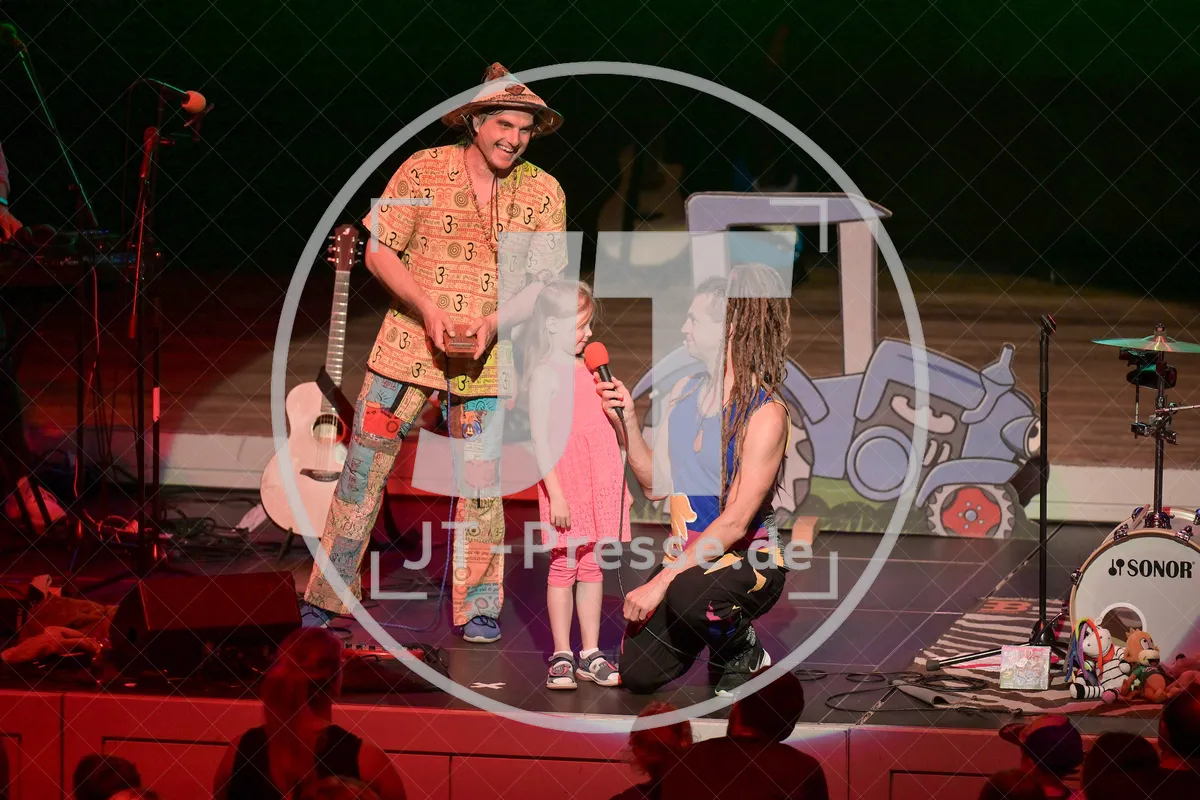 Happy Jungle Show - die kunterbunte Urwaldshow mit Rodscha und Tom am 13.04.2024 im Alten Stadttheater in Eichstätt.