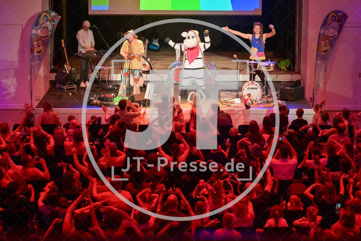 Happy Jungle Show - die kunterbunte Urwaldshow mit Rodscha und Tom am 13.04.2024 im Alten Stadttheater in Eichstätt.