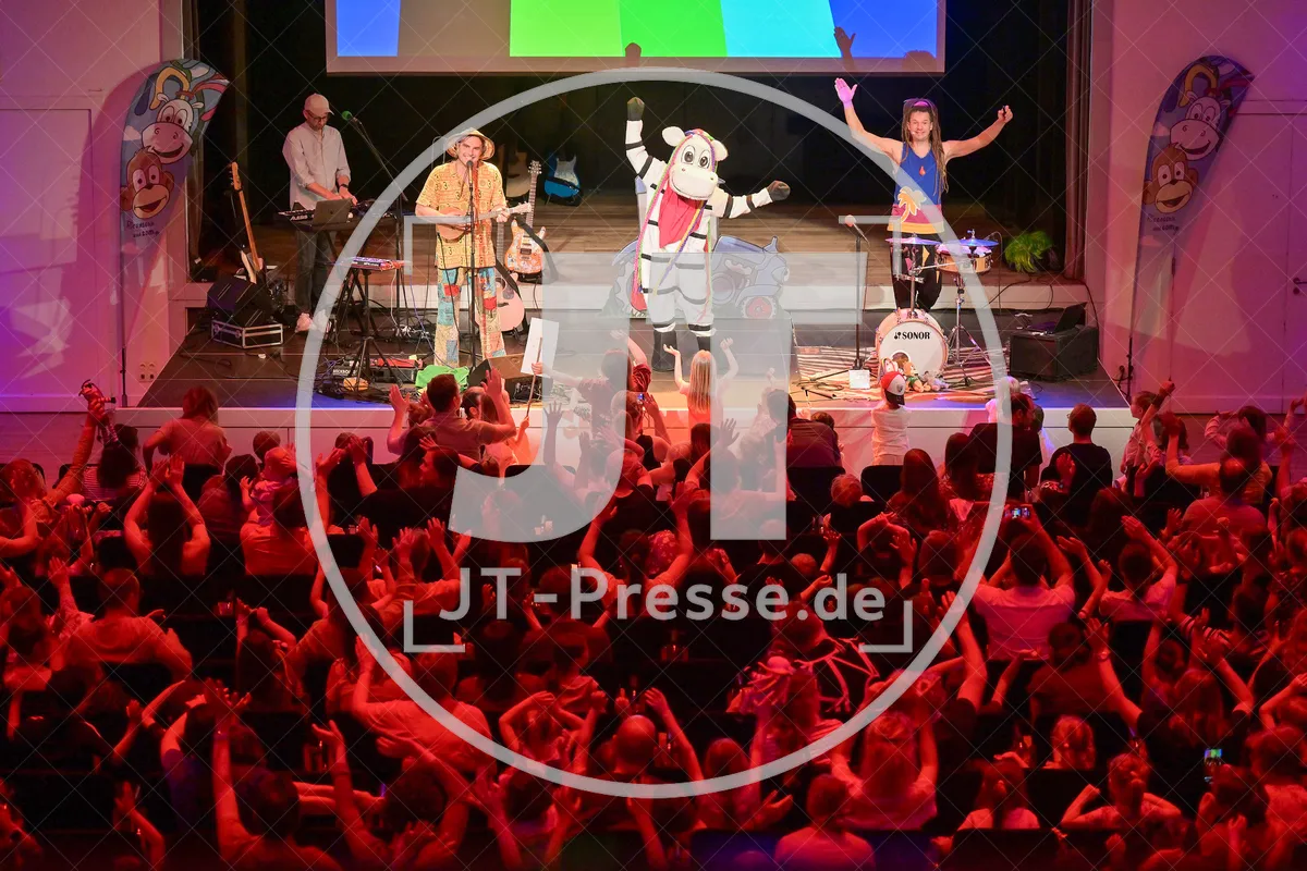 Happy Jungle Show - die kunterbunte Urwaldshow mit Rodscha und Tom am 13.04.2024 im Alten Stadttheater in Eichstätt.