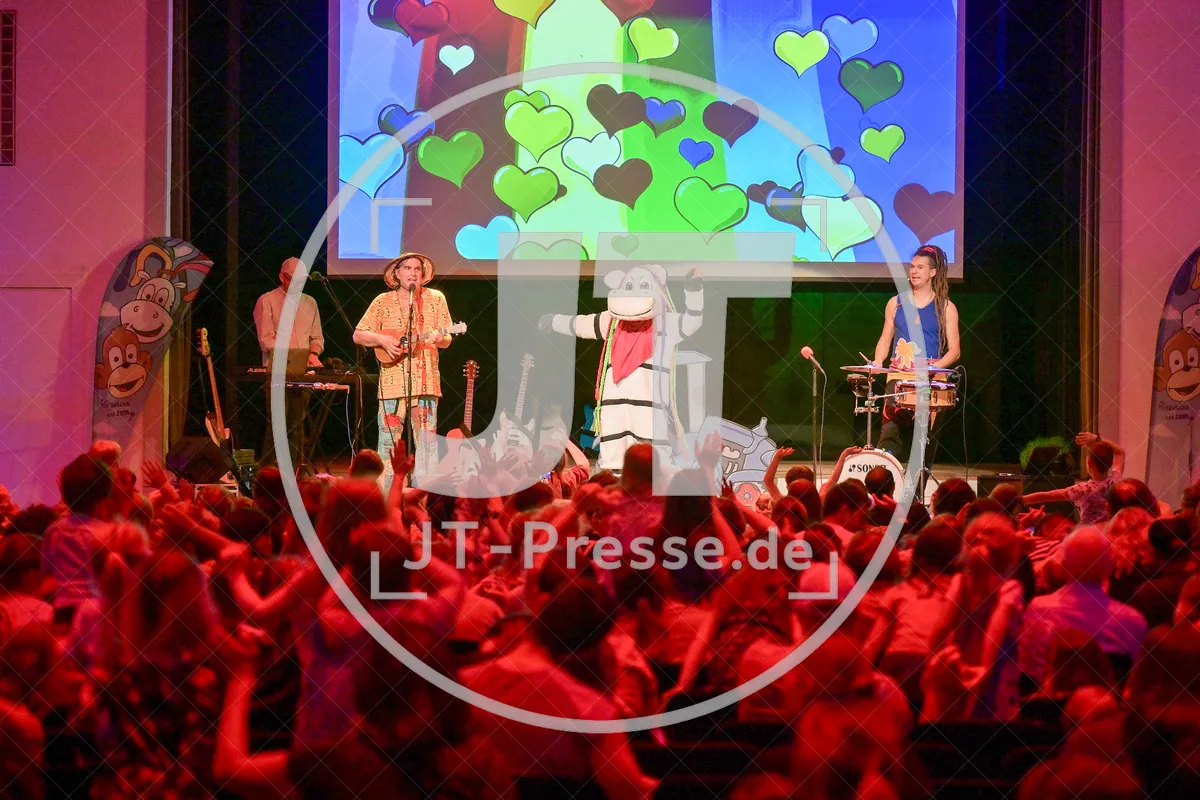 Happy Jungle Show - die kunterbunte Urwaldshow mit Rodscha und Tom am 13.04.2024 im Alten Stadttheater in Eichstätt.