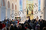 Andacht zur Aussendung des Friedenslichts mit Diözesanjugendseelsorger Korbinian Müller und Diözesankuraten der DPSG Pastoralreferent Matthias Heim am 17.12.2023 in der Pfarrkirche St. Johannes in Eichstätt-Rebdorf.