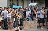 Demonstration gegen eine Veranstaltung der AfD am 09.07.2023 auf dem Residenzplatz in Eichstätt.